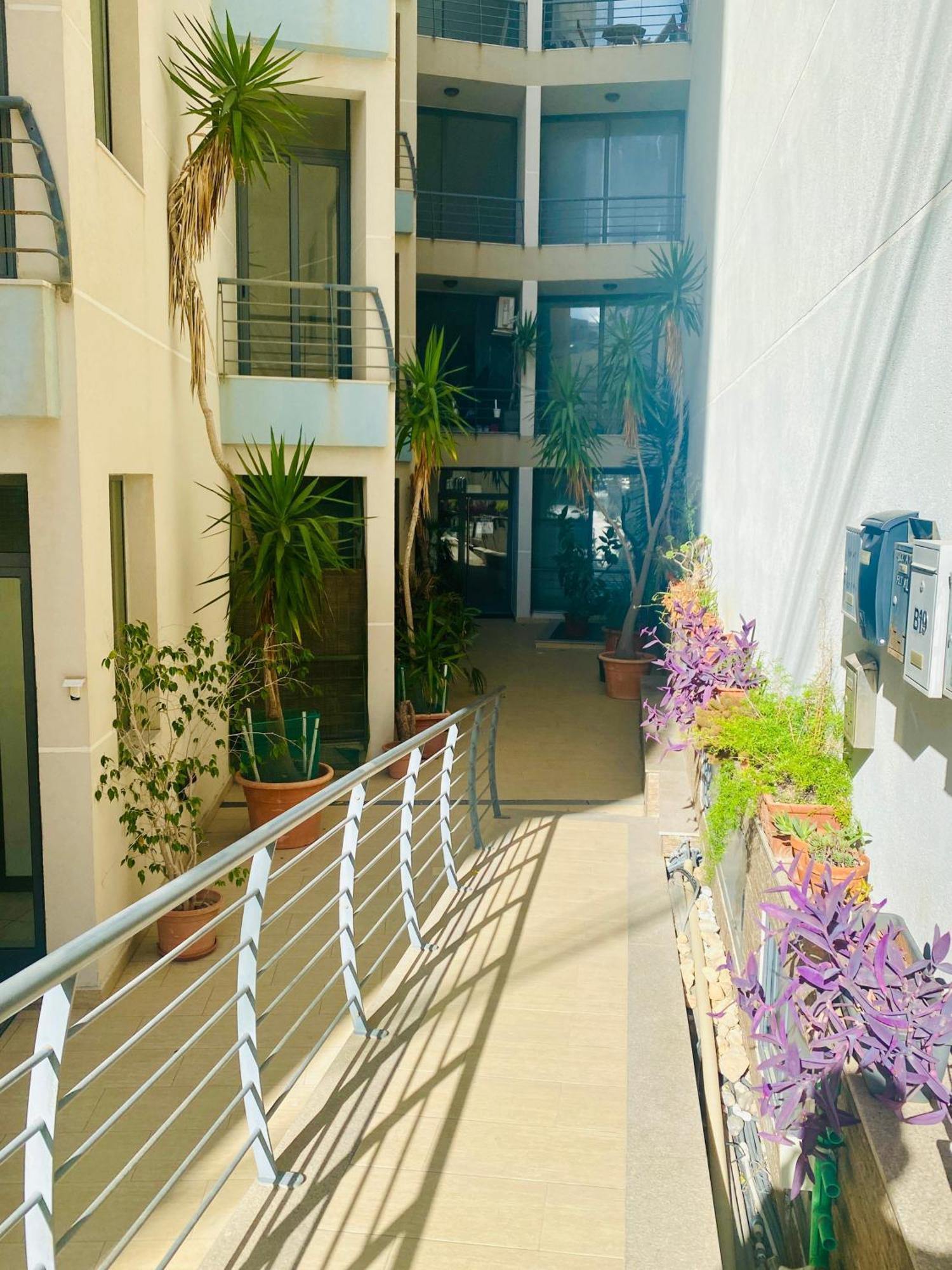 Bugibba Central Modern Apartment Bahía de San Pablo Exterior foto